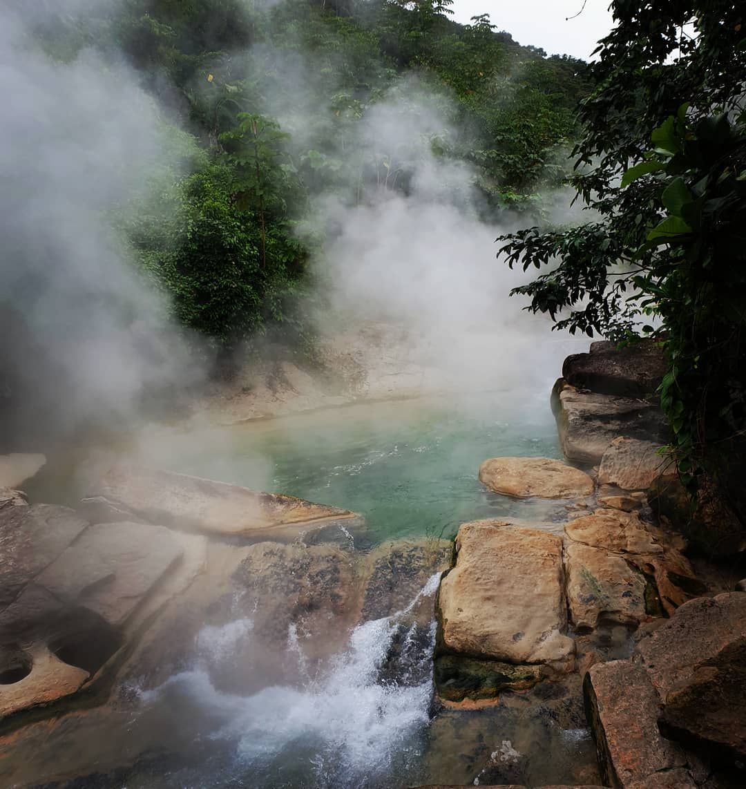 Steaming spring over rocks, at Ampiri.