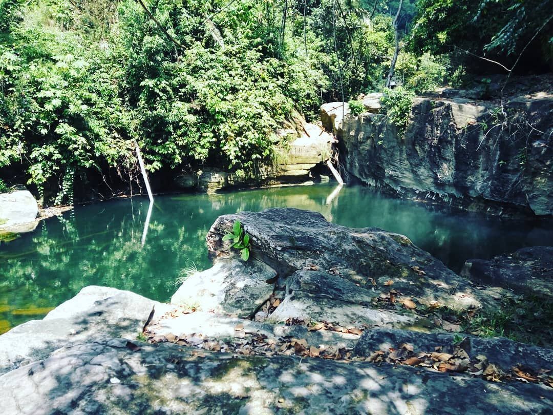 Turquoise pool over rocks, at Ampiri.