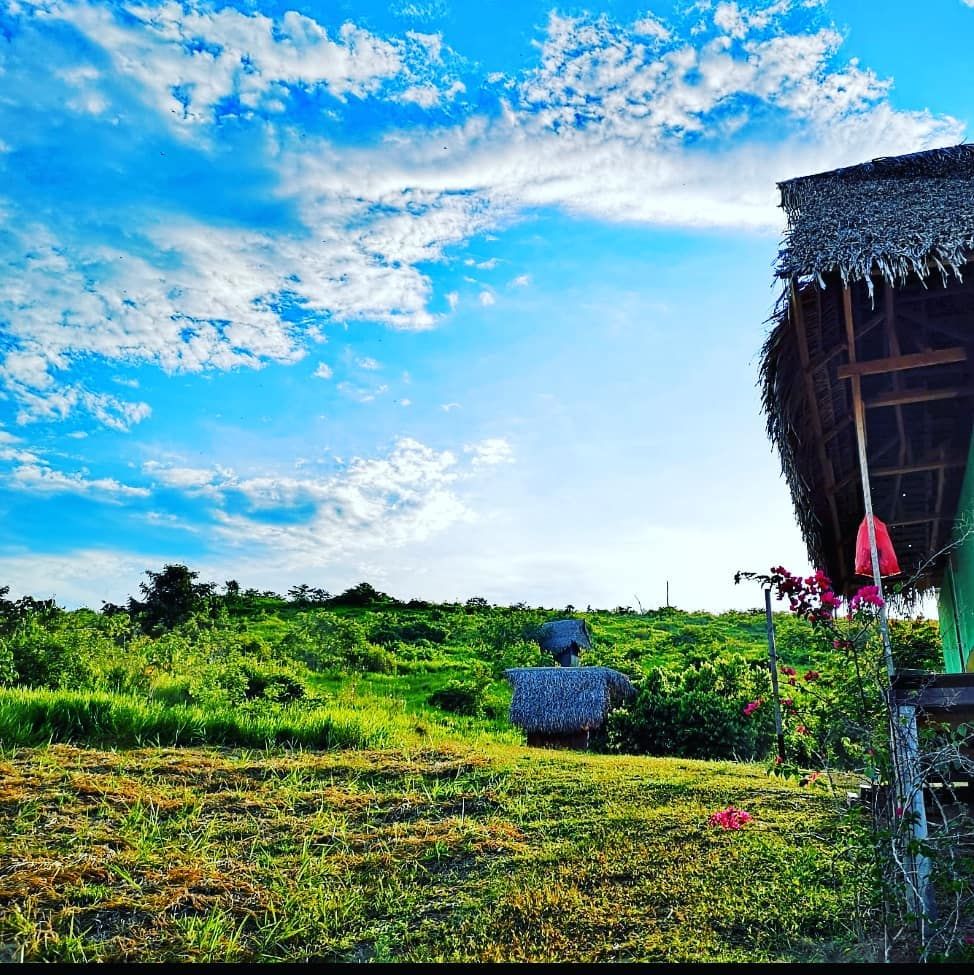 Hut under blue sky, at Ampiri.