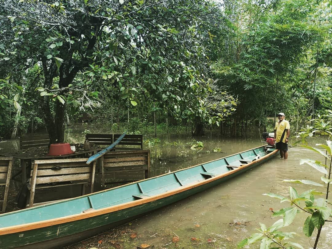 Canoe on river, at Ampiri.