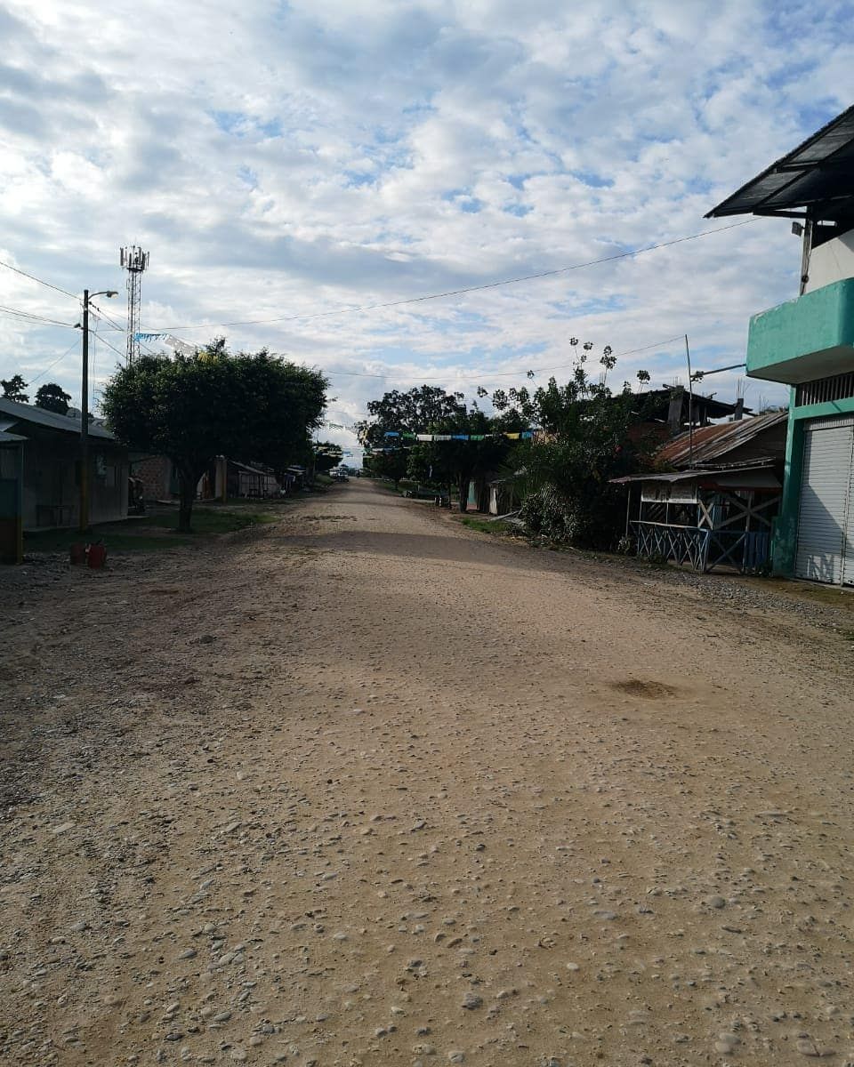 Dirt road, at Ampiri.