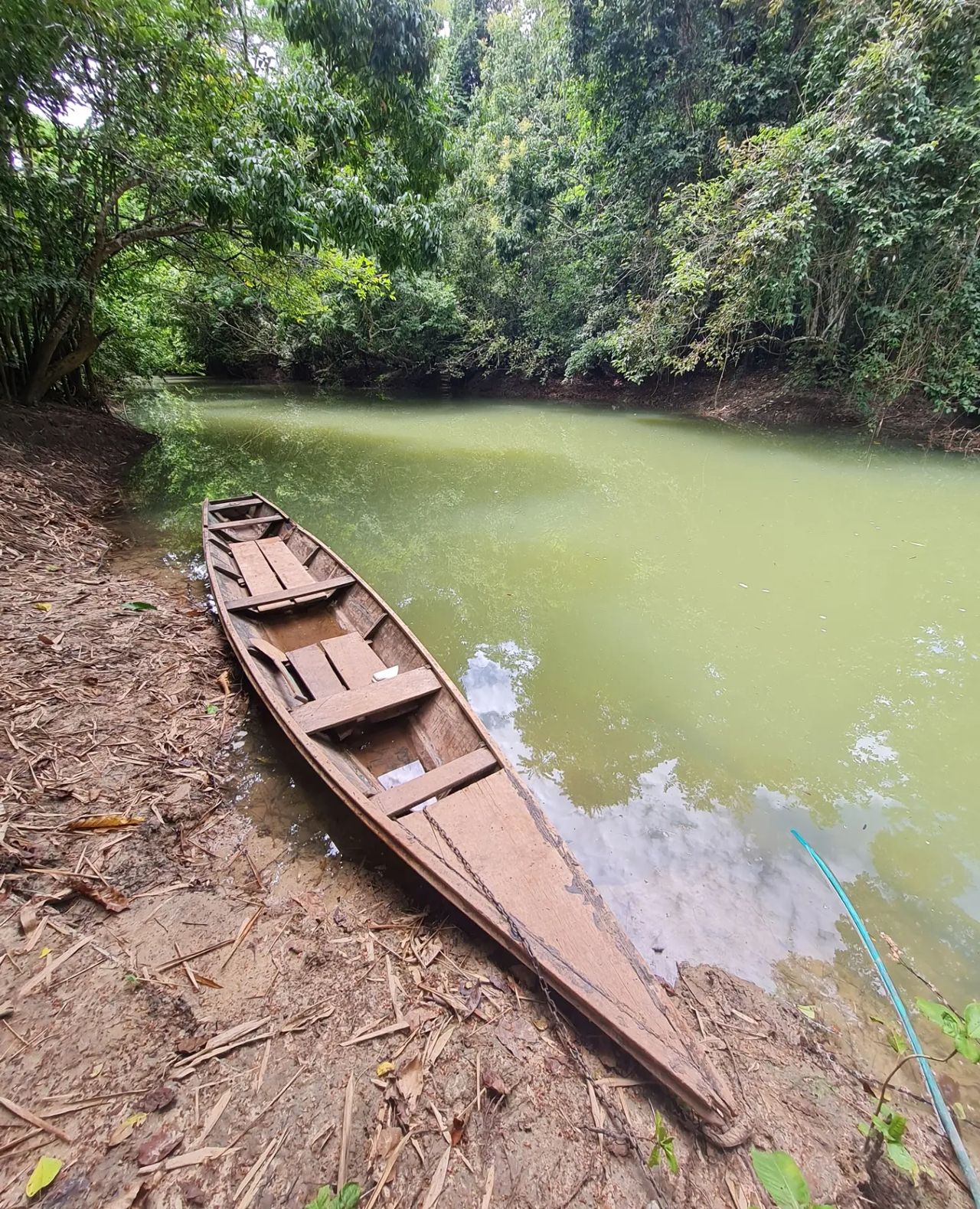 Boat on riverbank, at Ampiri.
