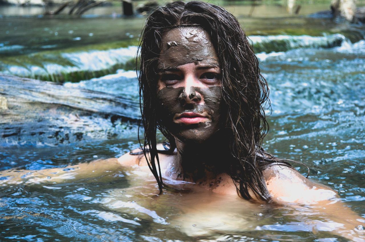 A guest in the mud bath at the river.